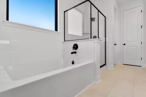 Bath - 7914 Jade Crest Dr, Angleton, TX 77515 photo 3 of 3