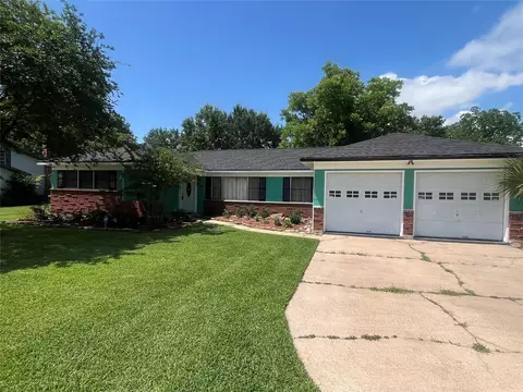 416 Azalea Dr, Baytown, TX 77520