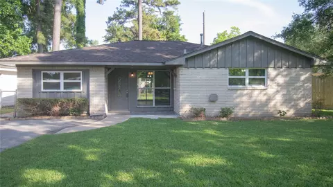322 Broad Ripple Dr, Huffman, TX 77336