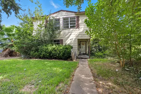 1228 6th Ave N, Texas City, TX 77590