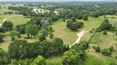 636 W Fisher St, Bellville, TX 77418