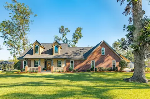 350 Pecan Estates Rd, Angleton, TX 77515