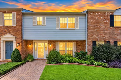 5851 Doliver Dr #22, Houston, TX 77057