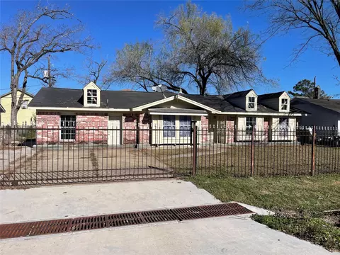 1527 Debeney Dr, Houston, TX 77039