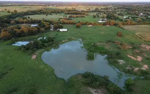 1018 Red Town Rd, Elgin, TX 78621