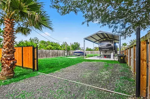 845 6th St, San Leon, TX 77539