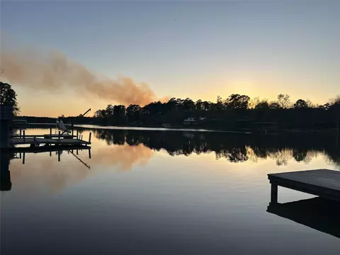1 Sunset Lk, Huntsville, TX 77340