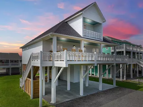 2301 Trinidad Dr, Crystal Beach, TX 77650