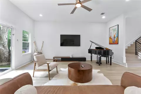 6747 Peerless St, Houston, TX 77021