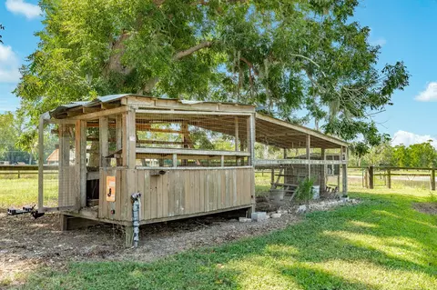 Exterior - 620 Brit Baily Blvd, Angleton, TX 77515 photo 13 of 14