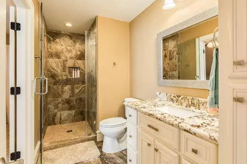 Bath - 620 Brit Baily Blvd, Angleton, TX 77515 photo 4 of 4