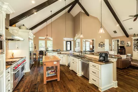 Kitchen - 620 Brit Baily Blvd, Angleton, TX 77515 photo 3 of 7