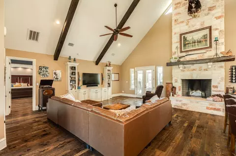 Living - 620 Brit Baily Blvd, Angleton, TX 77515 photo 3 of 3