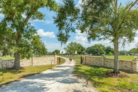 Exterior - 620 Brit Baily Blvd, Angleton, TX 77515 photo 4 of 14