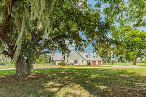 Exterior - 620 Brit Baily Blvd, Angleton, TX 77515 photo 7 of 14