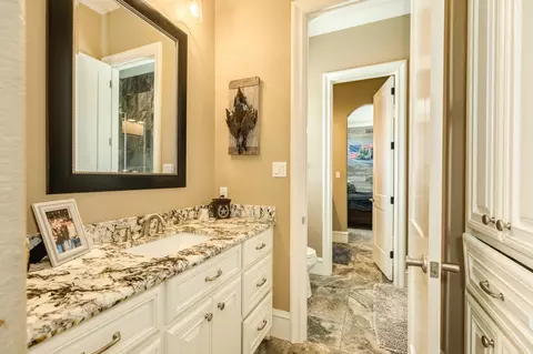 Bath - 620 Brit Baily Blvd, Angleton, TX 77515 photo 3 of 4