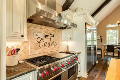 Kitchen - 620 Brit Baily Blvd, Angleton, TX 77515 photo 5 of 7