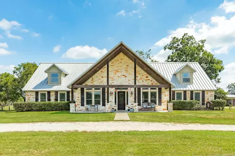 Exterior - 620 Brit Baily Blvd, Angleton, TX 77515 photo 2 of 14