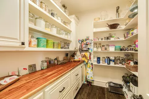 Kitchen - 620 Brit Baily Blvd, Angleton, TX 77515 photo 6 of 7