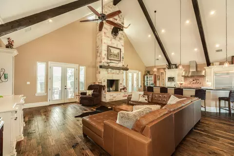 Living - 620 Brit Baily Blvd, Angleton, TX 77515 photo 1 of 3
