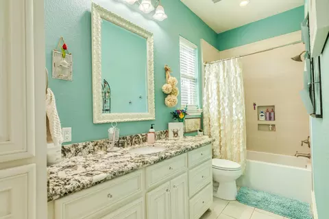 Bath - 620 Brit Baily Blvd, Angleton, TX 77515 photo 2 of 4
