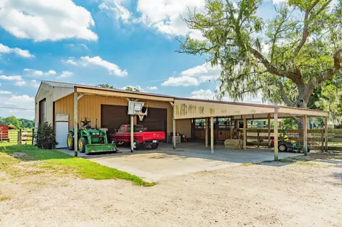Exterior - 620 Brit Baily Blvd, Angleton, TX 77515 photo 6 of 14