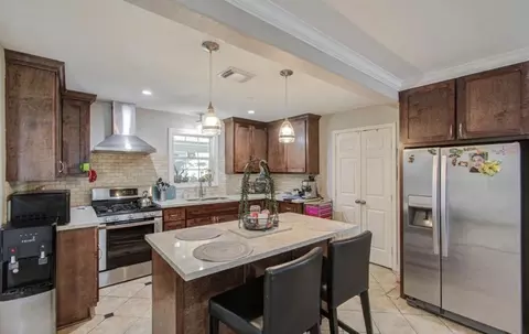 5423 N Shady Creek Dr, Houston, TX 77017