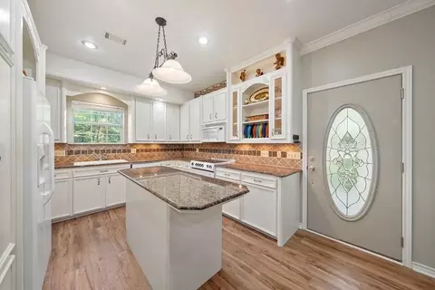 Kitchen - 245 Shadow Dr, Hemphill, TX 75948 photo 2 of 2