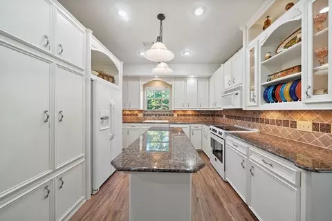 Kitchen - 245 Shadow Dr, Hemphill, TX 75948 photo 1 of 2