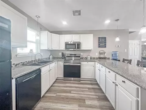 Kitchen - 81 Santar Loop, Surfside Beach, TX 77541 photo 2 of 2