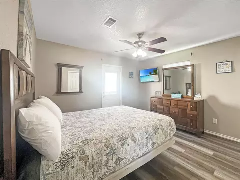Bedroom - 81 Santar Loop, Surfside Beach, TX 77541 photo 1 of 4