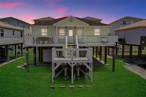 81 Santar Loop, Surfside Beach, TX 77541