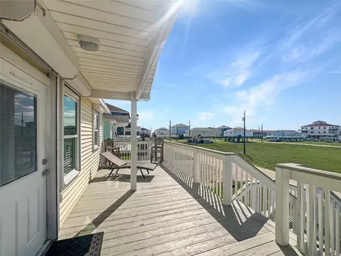 Exterior - 81 Santar Loop, Surfside Beach, TX 77541 photo 4 of 7