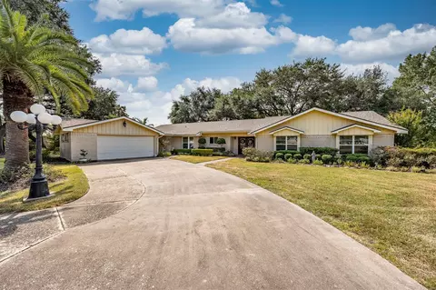 803 Sharon Ln, Baytown, TX 77521