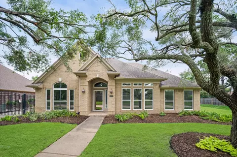 1707 Crescent Green Dr, Houston, TX 77094
