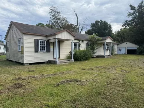 2006 2nd St, Orange, TX 77630