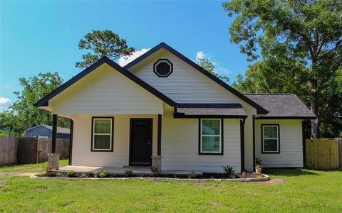 615 E Live Oak St, Angleton, TX 77515 photo 1