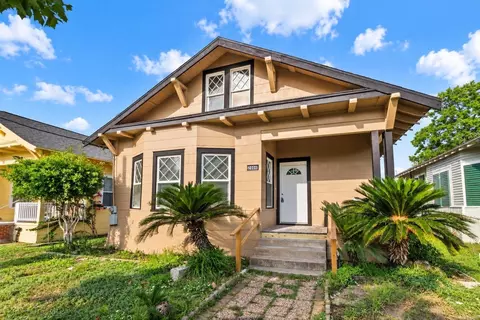 2006 31st St, Galveston, TX 77550