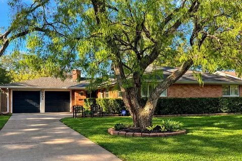 9606 Winsome Ln, Houston, TX 77063
