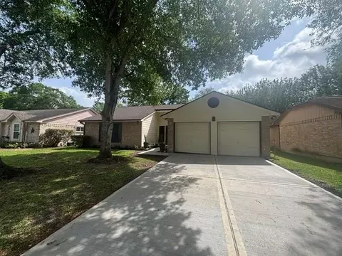 122 Greenshire Dr, League City, TX 77573