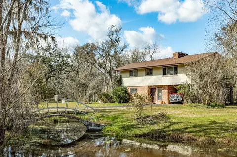 703 County Road 605, Angleton, TX 77515
