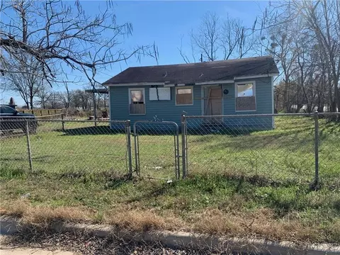 813 Foster St, Navasota, TX 77868