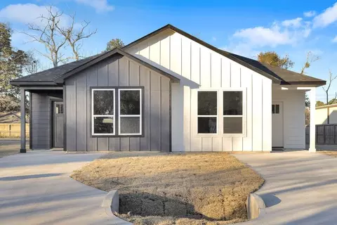 104 Runnels St, Willis, TX 77378