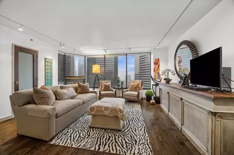 1111 Caroline St #2601, Houston, TX 77010