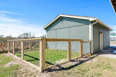 Exterior - 200 Mobile, Crystal Beach, TX 77650 photo 7 of 8