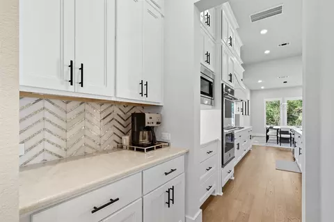 Kitchen - 27720 Hazelbrook Ln, Spring, TX 77386 photo 2 of 5