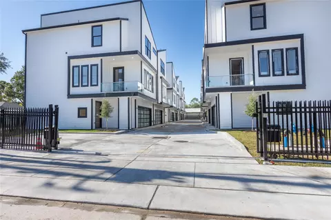 2237 Blalock Rd, Houston, TX 77080