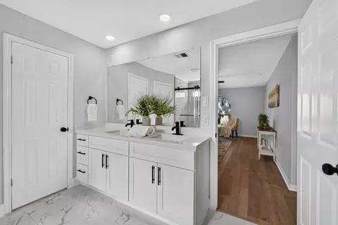 Bath - 707 Cranfield Ct, Katy, TX 77450 photo 3 of 6