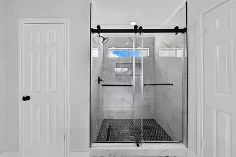 Bath - 707 Cranfield Ct, Katy, TX 77450 photo 4 of 6