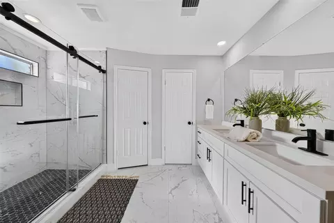 Bath - 707 Cranfield Ct, Katy, TX 77450 photo 2 of 6